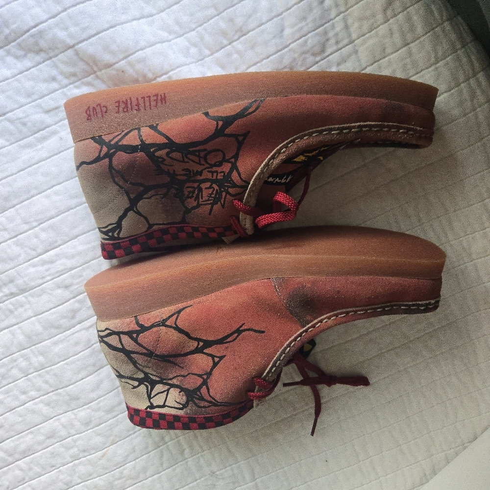 Stranger Things x Clarks Wallabee Evo Dark Sand Women Size 11 Red 012026 - Picture 10 of 10
